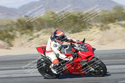 media/Dec-01-2025-Moto Forza (Mon) [[2daa91e15f]]/3-Beginner Group/Session 4 Turn 9/